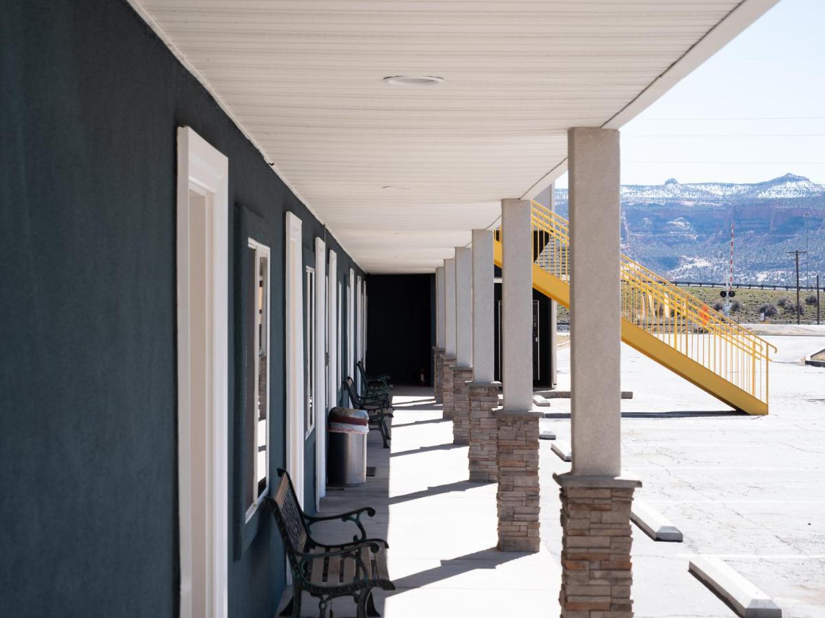 Balanced Rock Inn Fruita Exterior photo