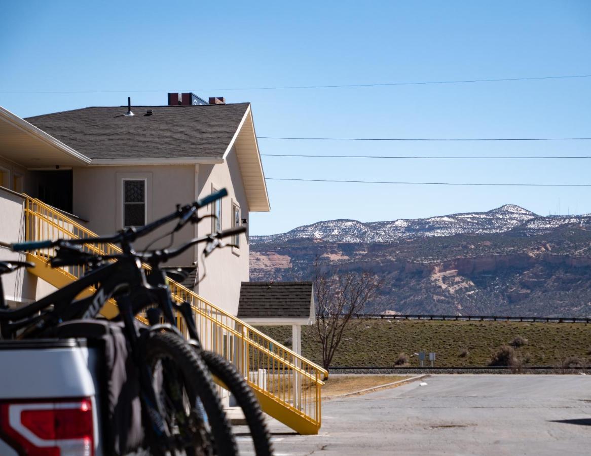 Balanced Rock Inn Fruita Exterior photo